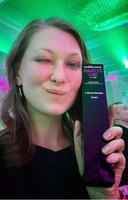 Angelina Severino holding Lebara's Mobile News Award